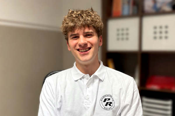 Büro-Mitarbeiter Matthias Cupok in der Fahrschule Palfi Nürnberg Mögeldorf, Zabo, Wöhrd und Laufamholz